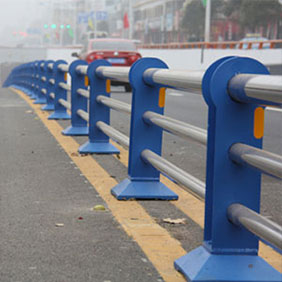 12.復(fù)合管鋅鋼道路護(hù)欄12